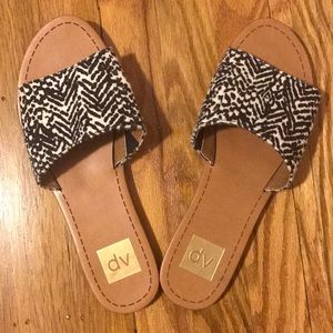 Dolce Vita slides! Size 9